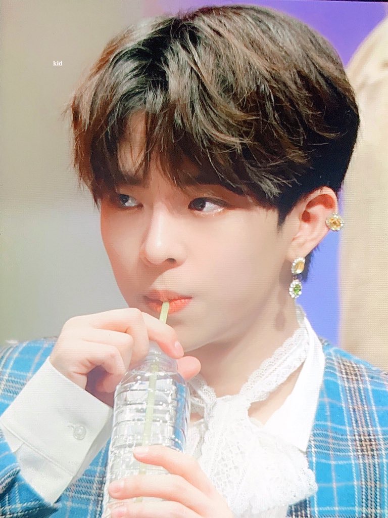 빅톤 정수빈 어제 팬싸는 옵인데 오늘은 깅이다ㅜ | 인스티즈