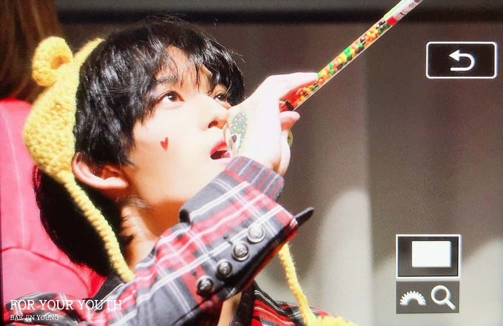 배배 쪼꼬볼 백만개 사주고싶다 울 지냥이 | 인스티즈