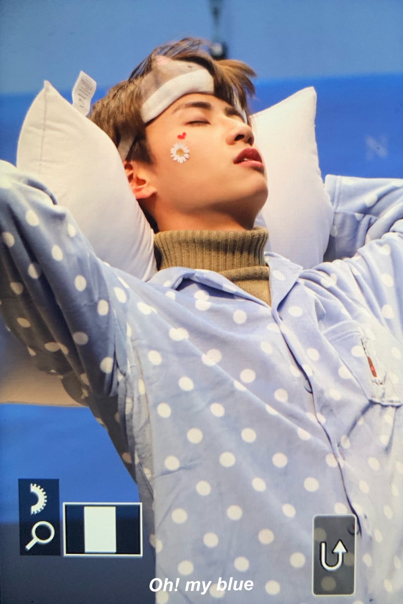 진혁이 많이 피곤했나 곯아떨어졌넹 | 인스티즈