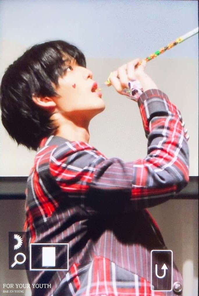 배배 쪼꼬볼 백만개 사주고싶다 울 지냥이 | 인스티즈