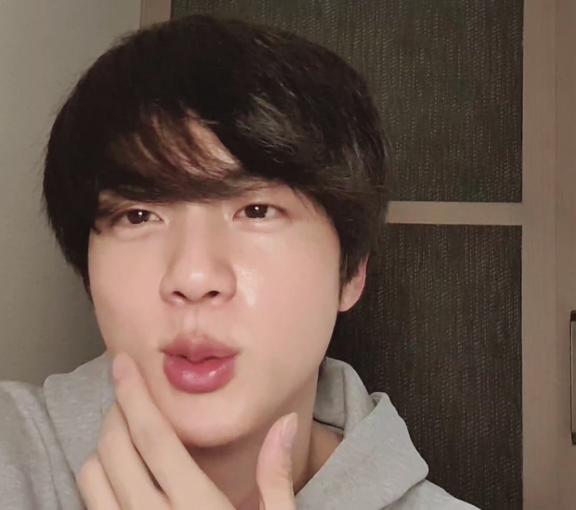 방탄 진, 아침에 일어나 거울 보고 하는 말이 논란 | 인스티즈