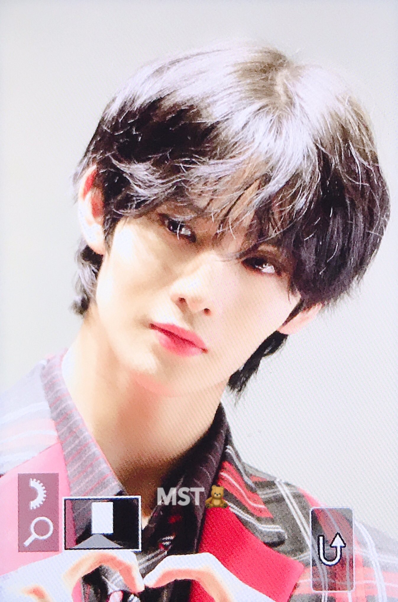 진짜 극악 조명도 얼굴로 다 이겨내는 아이돌 | 인스티즈