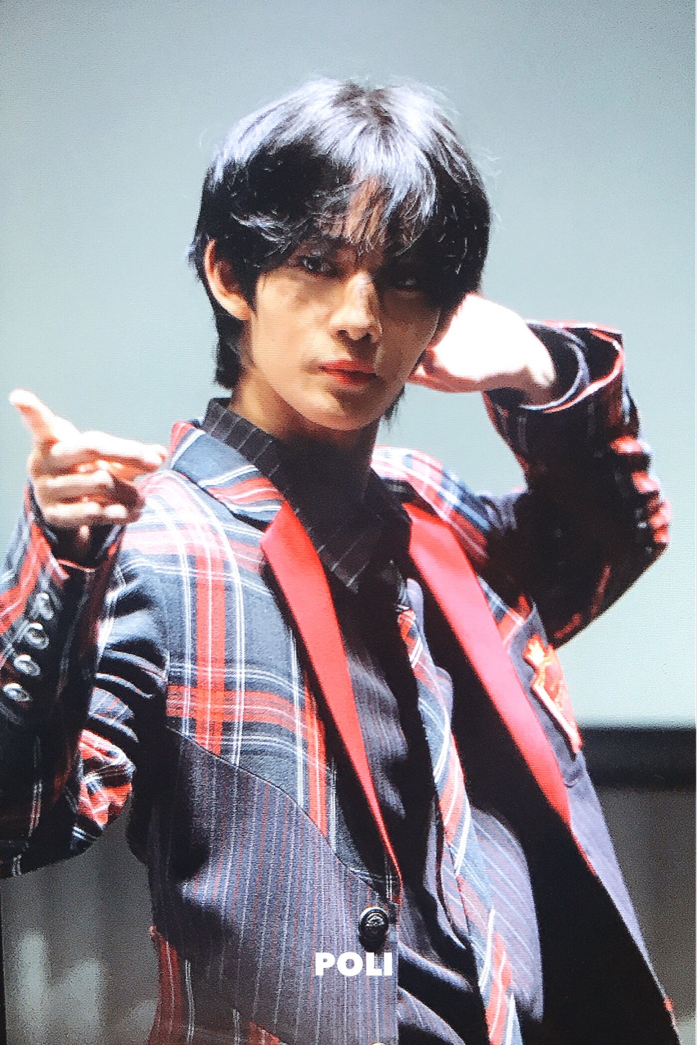 진짜 극악 조명도 얼굴로 다 이겨내는 아이돌 | 인스티즈