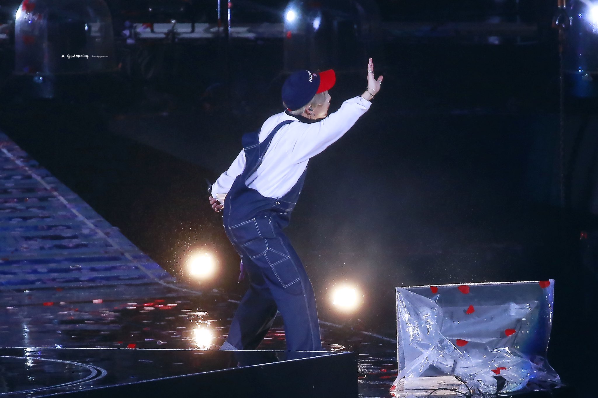 우리 애기 진짜 5살 아니야? 팬들한테 인사하는 것 봐 ㅠㅠㅠㅠ | 인스티즈