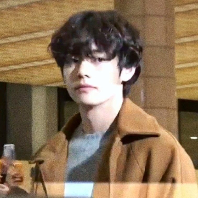 뷔 이사진 나도모르게 저장했나봄 ㅋㅋ | 인스티즈