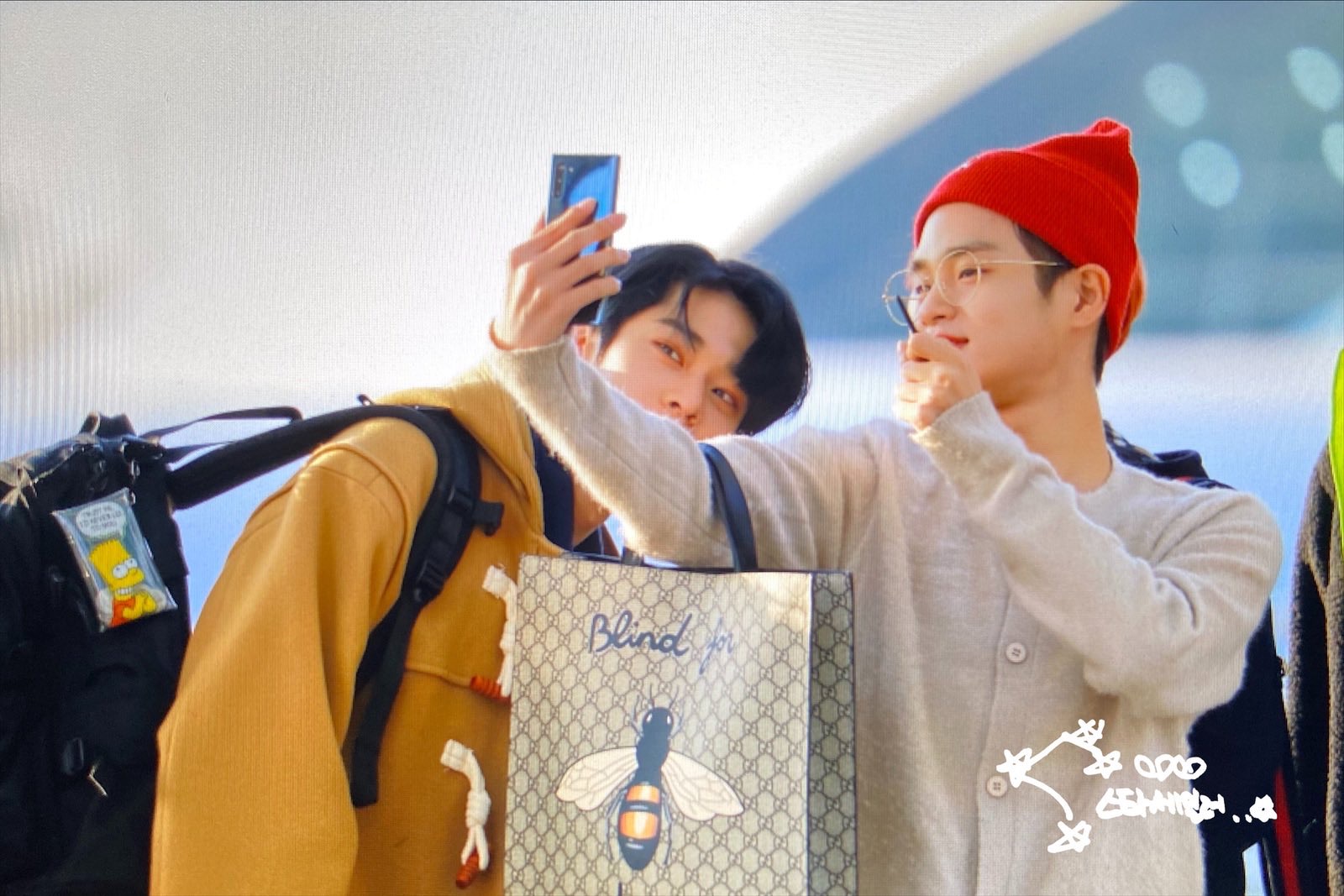 에이비식스 누가봐도 갤럭시 협찬 받았는데요?ㅋㅋㅋㅋㅋㅋㅋㅋㅋㅋㅋㅋㅋㅋㅋㅋㅋㅋㅋㅋㅋㅋㅋㅋ | 인스티즈