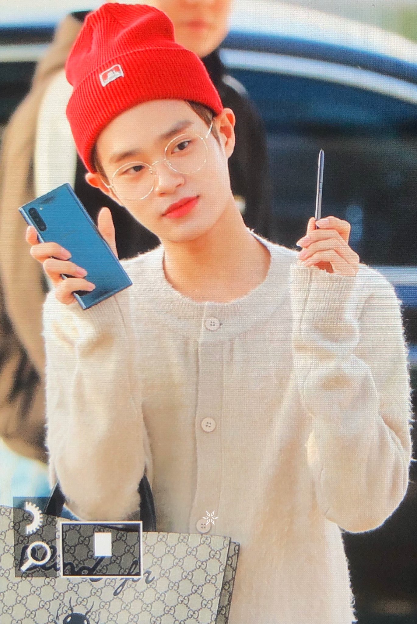 에이비식스 누가봐도 갤럭시 협찬 받았는데요?ㅋㅋㅋㅋㅋㅋㅋㅋㅋㅋㅋㅋㅋㅋㅋㅋㅋㅋㅋㅋㅋㅋㅋㅋ | 인스티즈