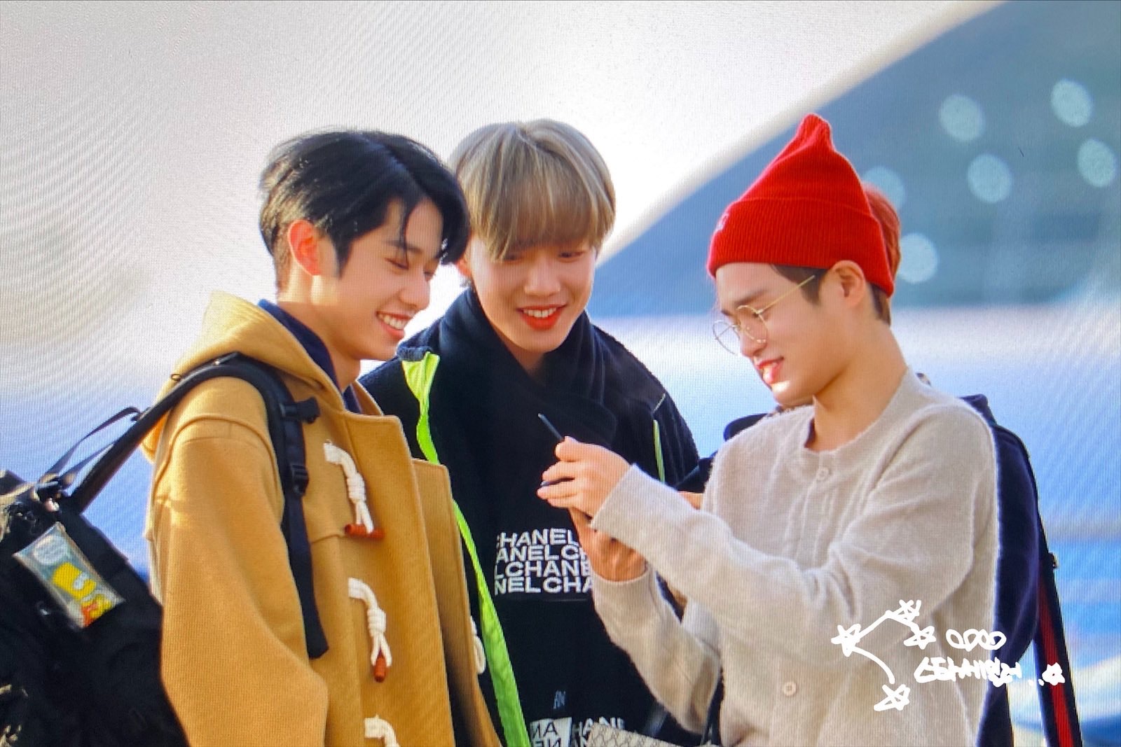 에이비식스 누가봐도 갤럭시 협찬 받았는데요?ㅋㅋㅋㅋㅋㅋㅋㅋㅋㅋㅋㅋㅋㅋㅋㅋㅋㅋㅋㅋㅋㅋㅋㅋ | 인스티즈