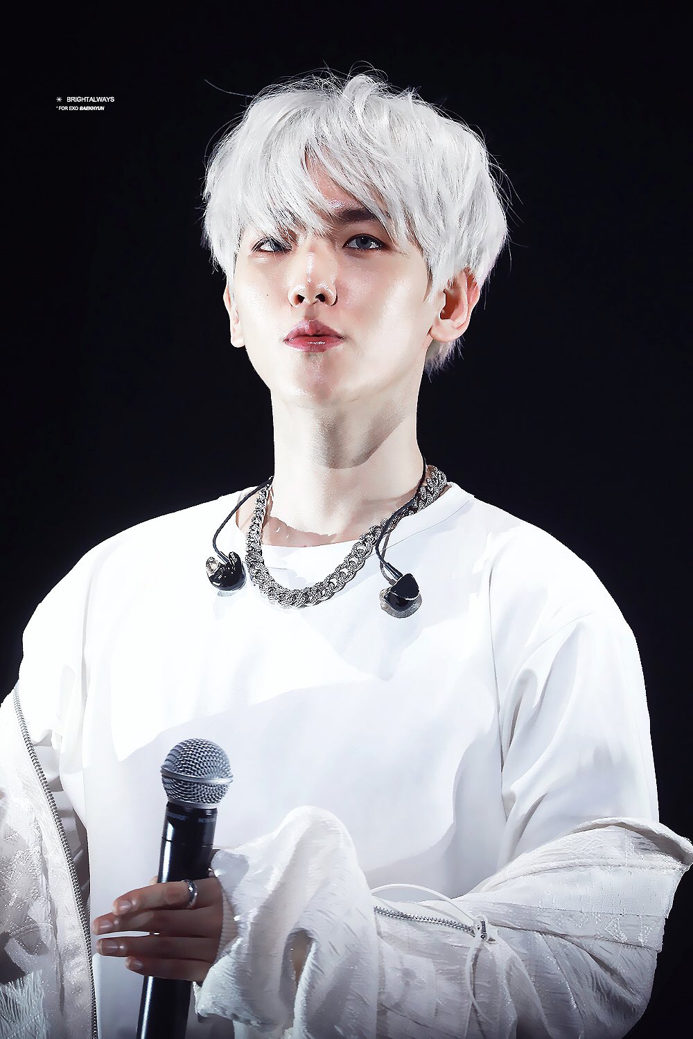 으악 백현이 고화질 뜬 거 쩐다 | 인스티즈