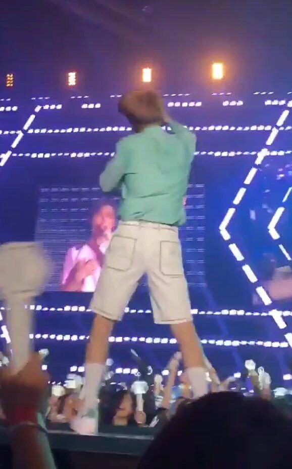 난 시우민 다리가 너무 부러워 | 인스티즈