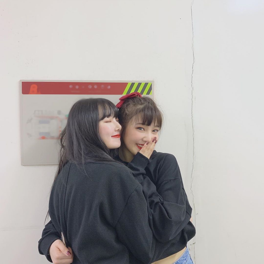 와 예린 피부 하얀거 알긴했는데 새삼 진짜 하얗다 | 인스티즈