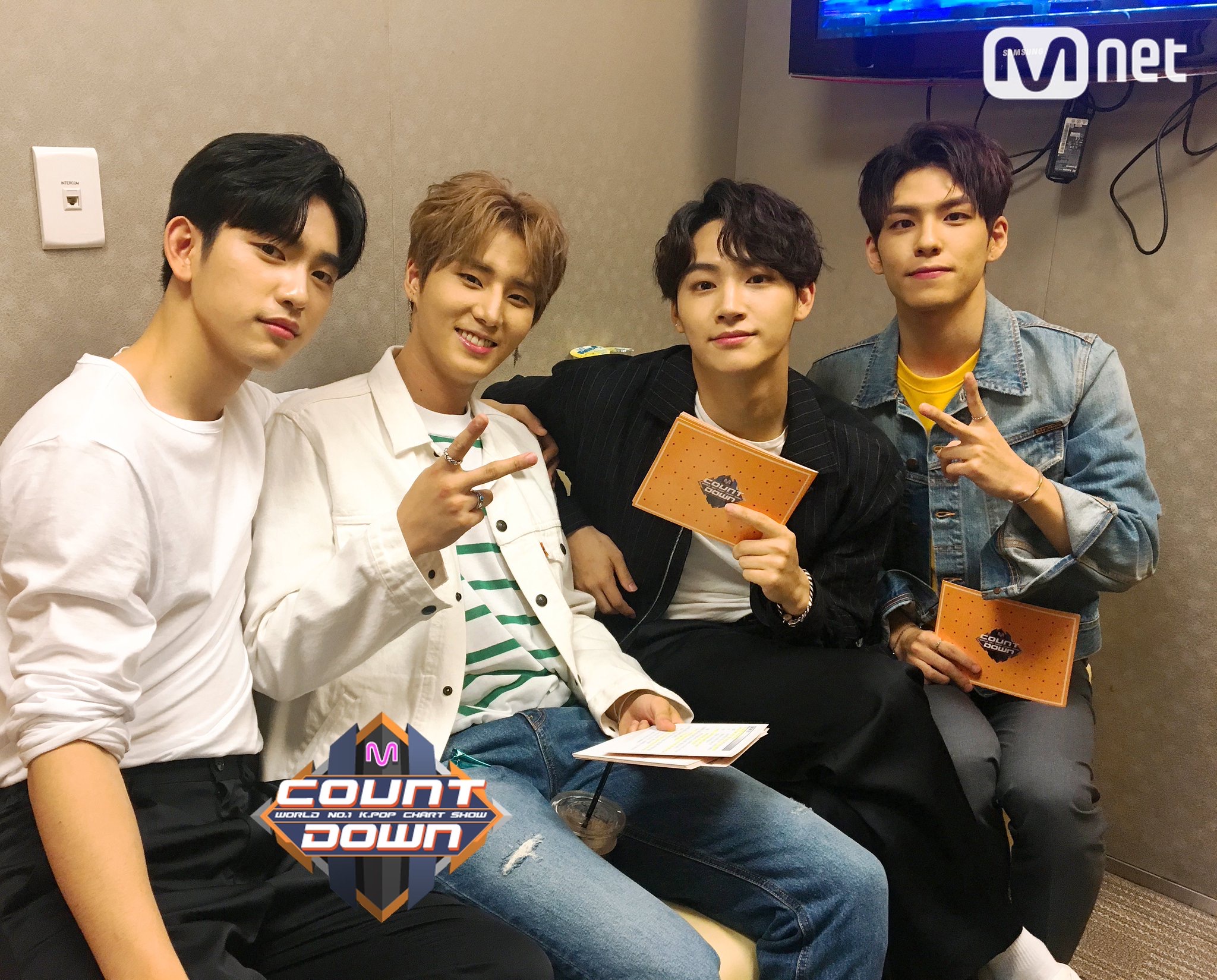 이 네명 어디 거리에 걍 서있으면 누가 회사 앞에 데려다줄듯 | 인스티즈