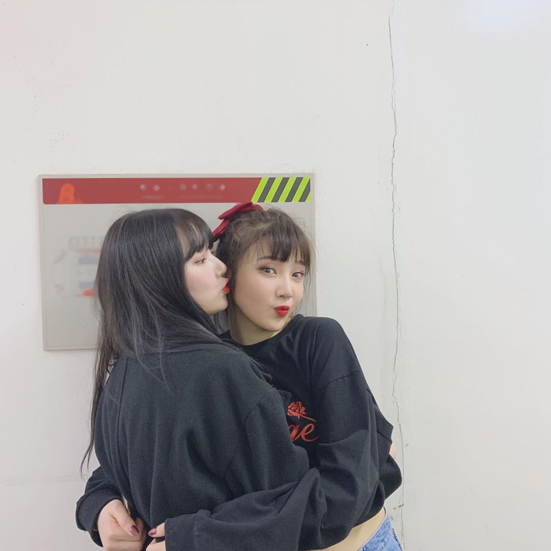 와 예린 피부 하얀거 알긴했는데 새삼 진짜 하얗다 | 인스티즈