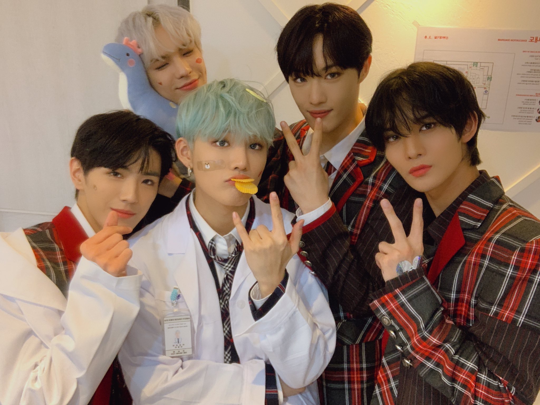 cix 승훈이 이거 감자칩인가? | 인스티즈