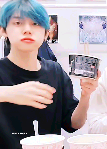 ...투바투 최연준 불닭캐릭터 닮았다고 하는거... 모두가 봐주길 바래... | 인스티즈