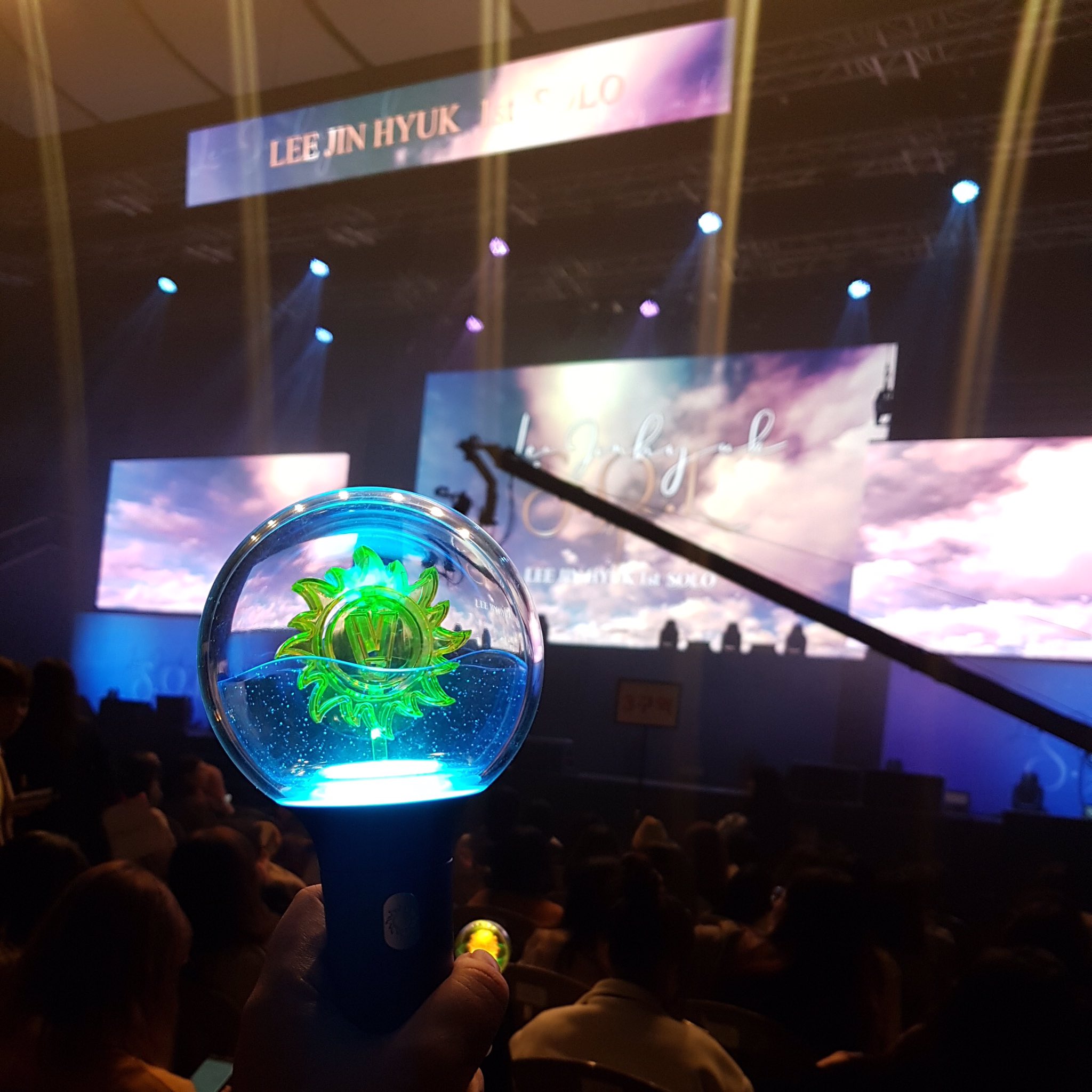 정세운 응원봉이랑 이진혁 응원봉 비슷하다 | 인스티즈