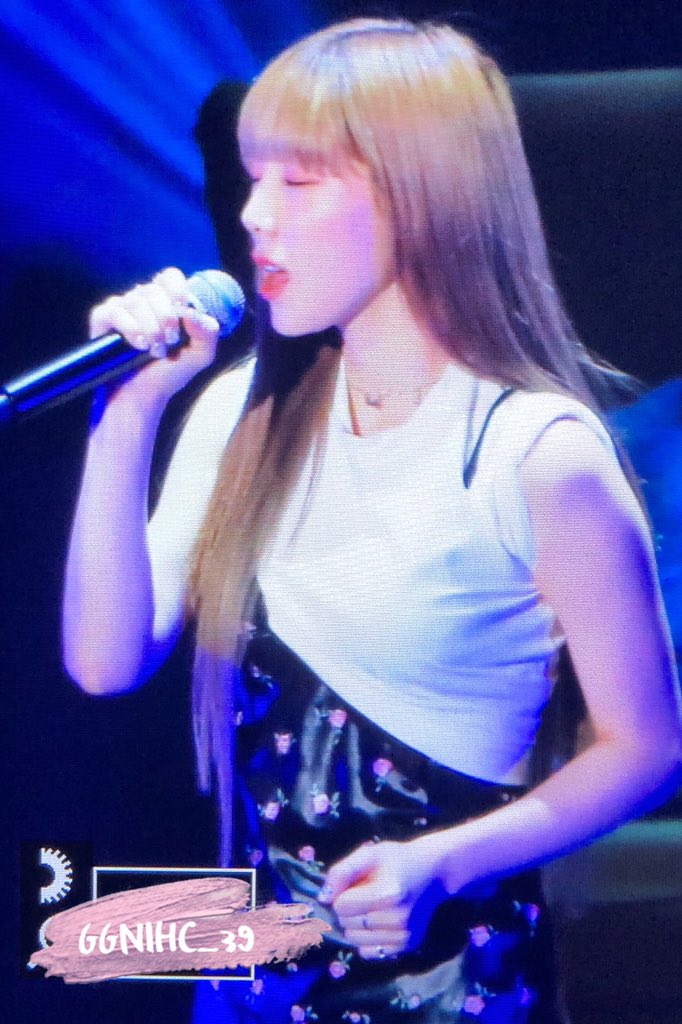 태연 풀뱅 너무 좋다.. 근데 새삼 너무 정갈해서 가발같아ㅋㅋㅋㅋㅋㅋㅋ | 인스티즈