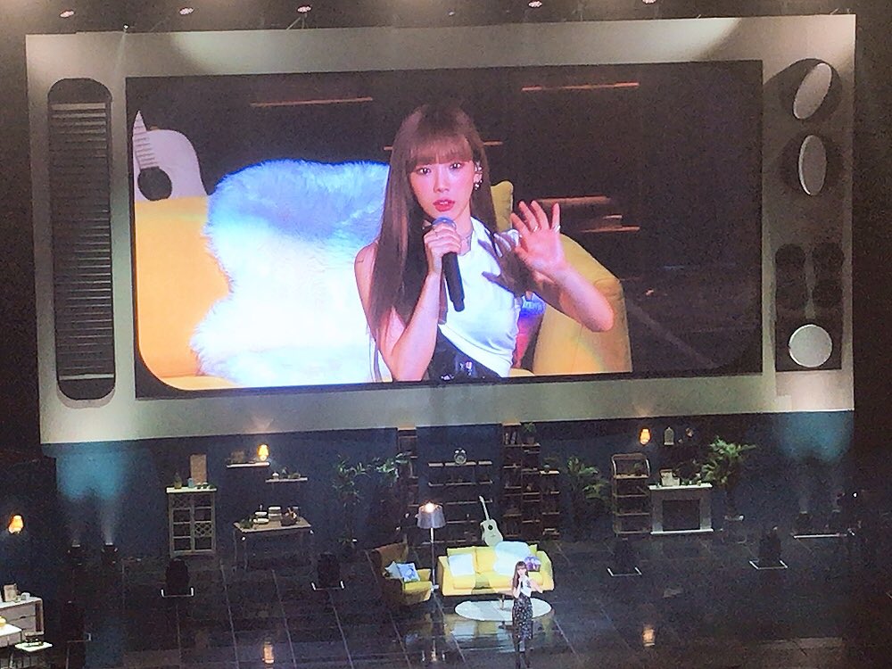 태연 풀뱅 너무 좋다.. 근데 새삼 너무 정갈해서 가발같아ㅋㅋㅋㅋㅋㅋㅋ | 인스티즈