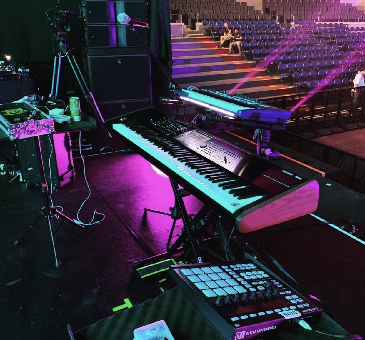 아 차일훈님 내가 데이식스 악기 사진에 쳐도는거 어떻게 아시고 | 인스티즈