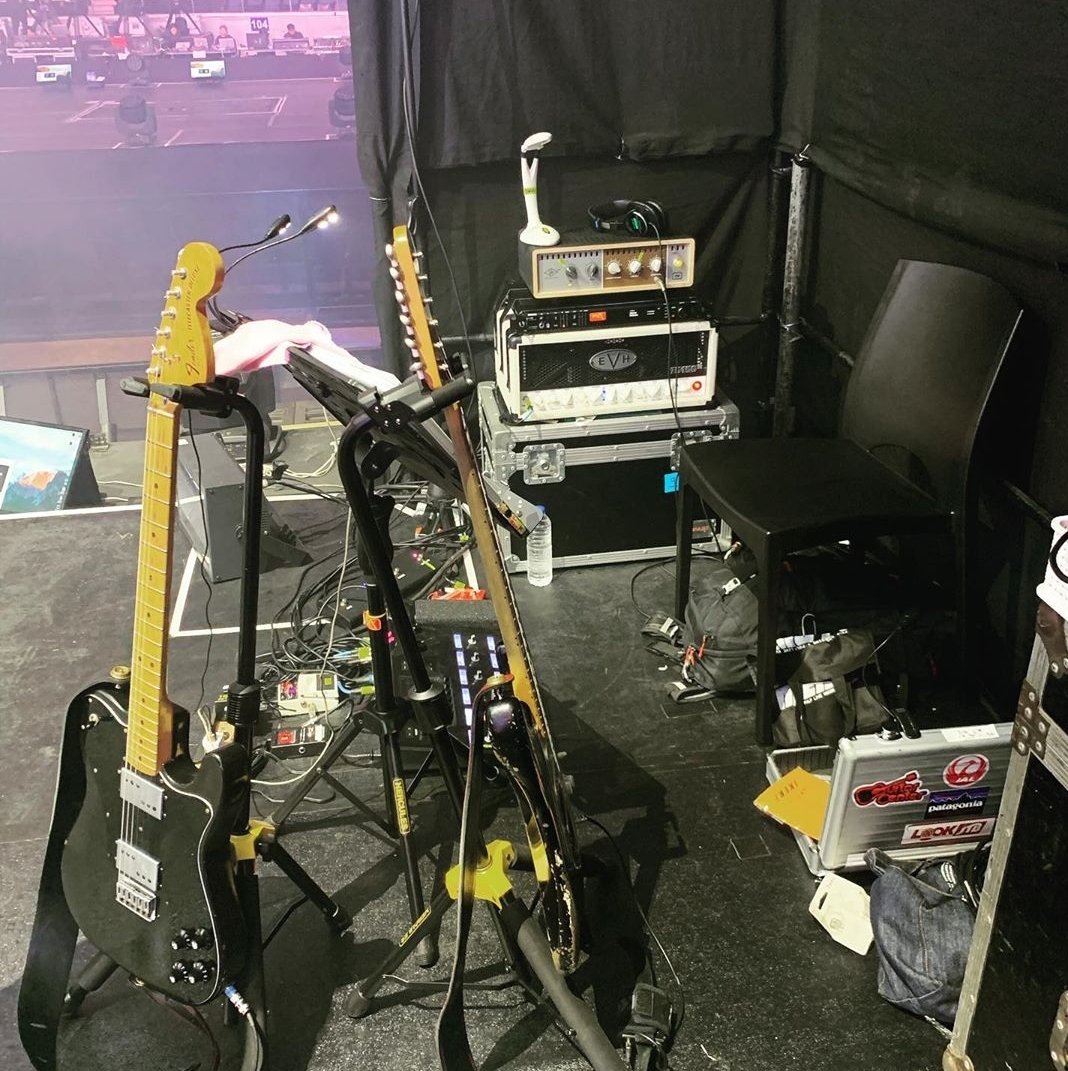 아 차일훈님 내가 데이식스 악기 사진에 쳐도는거 어떻게 아시고 | 인스티즈