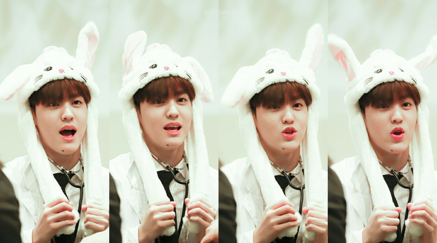 송유빈 턱에 묻은 펜이 너무 시강이야 | 인스티즈