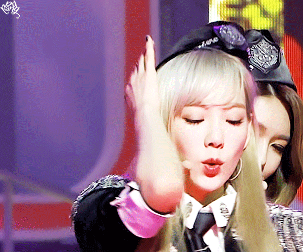 잊을 만하면 돌아오는 김태연 소녀시대 모먼트.gif | 인스티즈