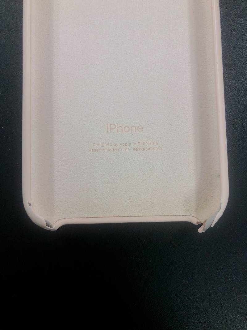 폰케이스 일년동안 안바꿨더니 아랫쪽 너덜해졌엉 | 인스티즈