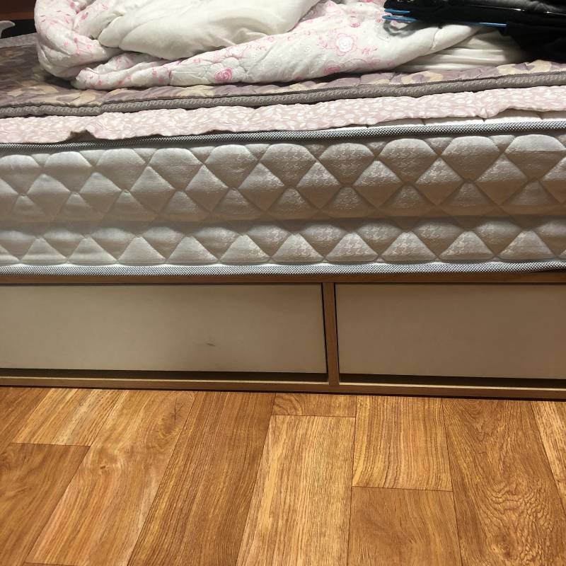 익들아 나 미니행거 버렸는데 옷을 어따 둘까.. 벽장? 침대 서랍? | 인스티즈