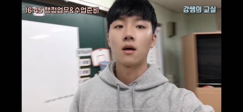 요즘은 브이로그 찍는 초등학교 남자쌤들 왜 이렇게 잘생겼어? | 인스티즈