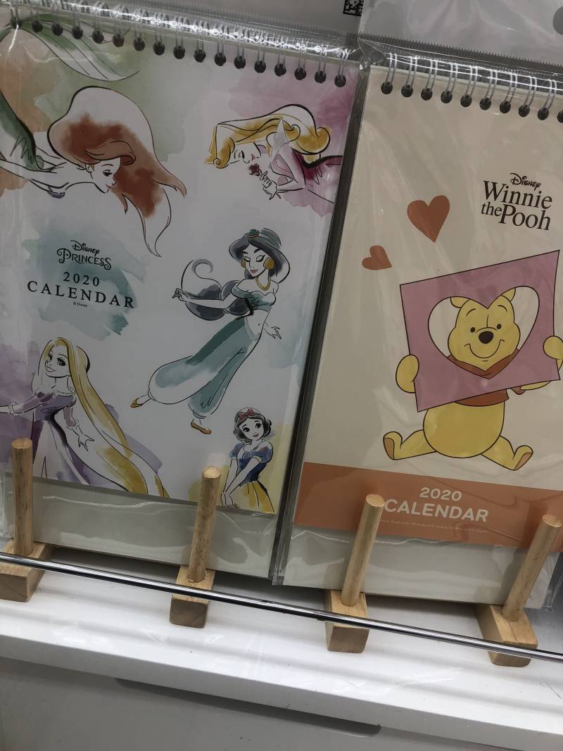 다이소왔는데 달력 둘 중에 뭐살까ㅎㅎ | 인스티즈