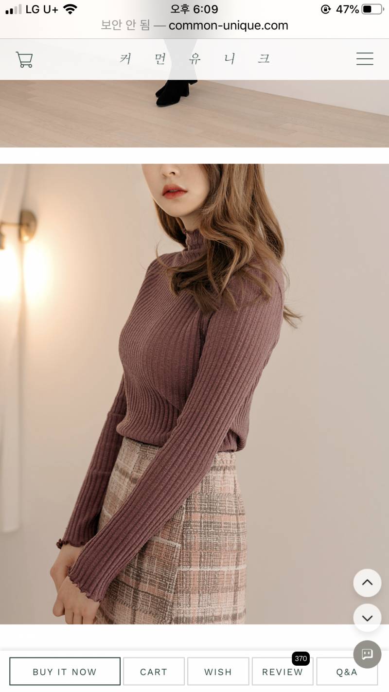 목티 살건데 어떤거 살지 골라주라 색은 갈색아님 검정색 살겨! | 인스티즈