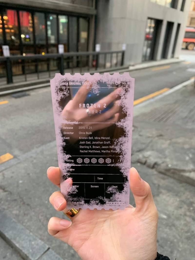 내 지갑을 거덜내려고 작정한듯한 메가박스 겨울왕국 굿즈 현황..... | 인스티즈