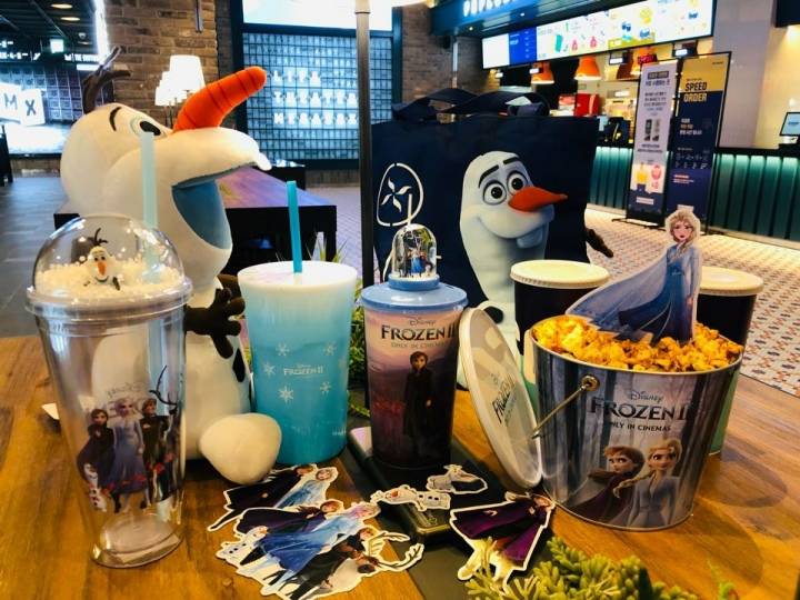 내 지갑을 거덜내려고 작정한듯한 메가박스 겨울왕국 굿즈 현황..... | 인스티즈