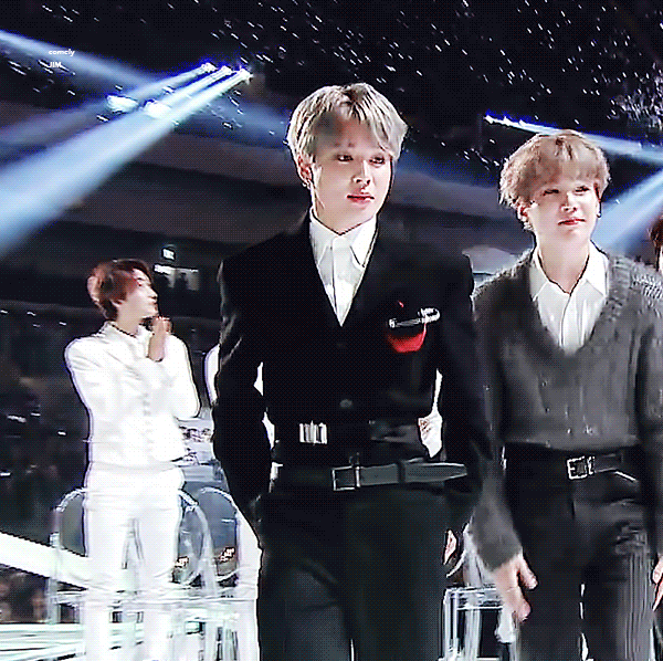 내가 본 남자 허리라인 중 젤 신기한 사람 방탄 지민 | 인스티즈