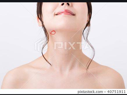 턱밑에 이부분이 아픈데 왜그런지 아는 익 ㅠㅠㅠㅠㅠㅠ | 인스티즈