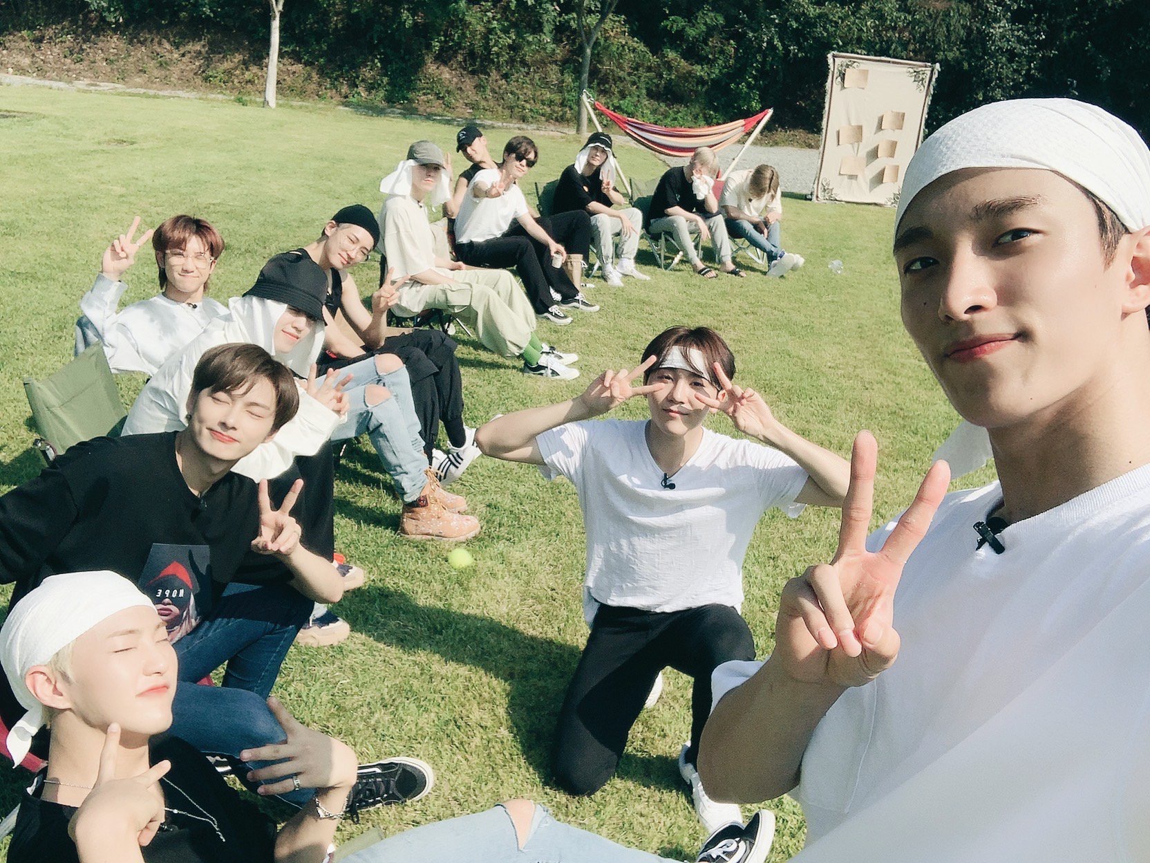 본업잘하고 팬들한테 잘하고 웃기고 소속사도 (아주 가끔 빅똥을 주지만) 꽤 오래 잘하고 있는 돌 파는 기분 너무 행복하다 | 인스티즈