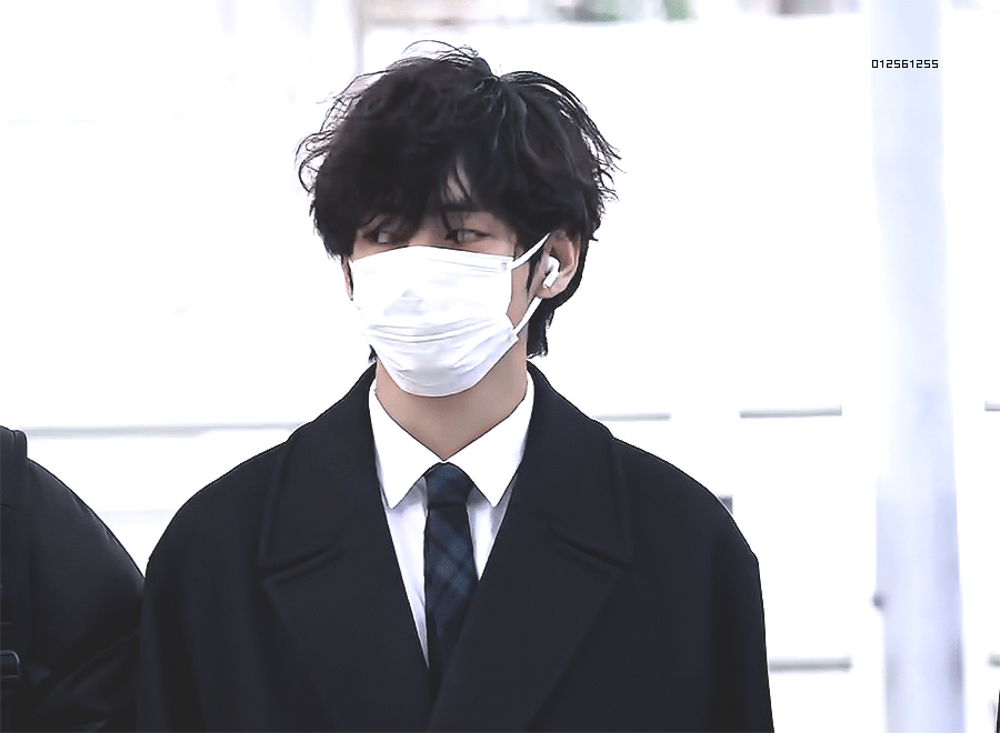 진짜 눈만 보이는데도 잘생겻어 뷔 | 인스티즈