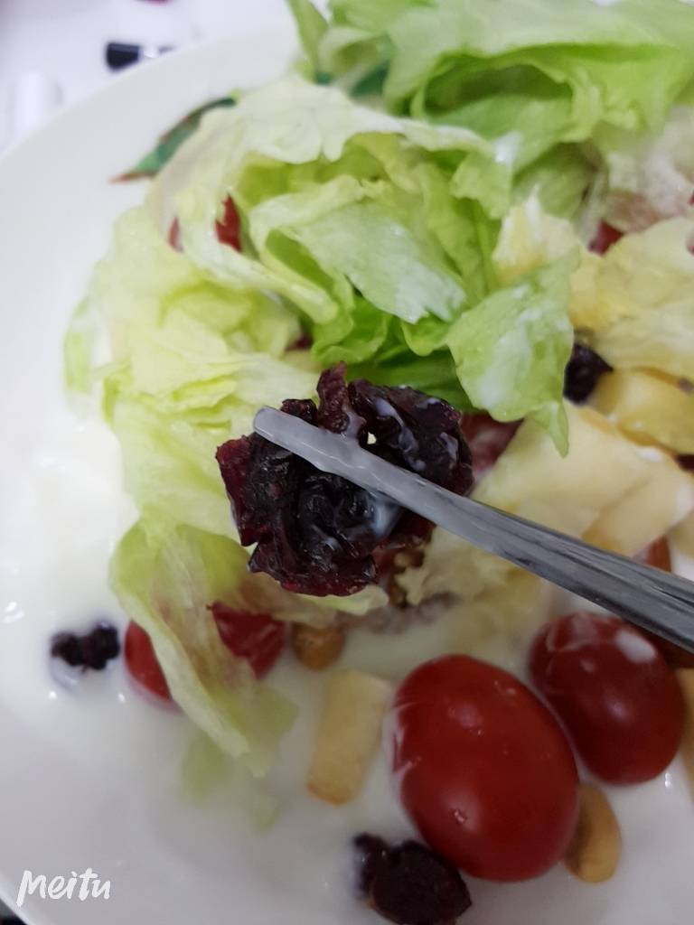 점심식단 양상추 요거트 견과류 토마토사과로 3달동안 먹고있는데 | 인스티즈