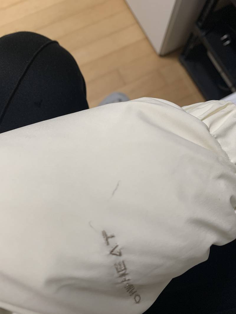 숏패딩 배송온거에 이런 자국 있는데 어쩌지 | 인스티즈