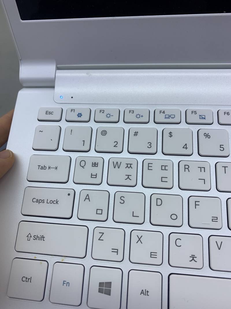 이거 노트북 어떻게 켜..? | 인스티즈