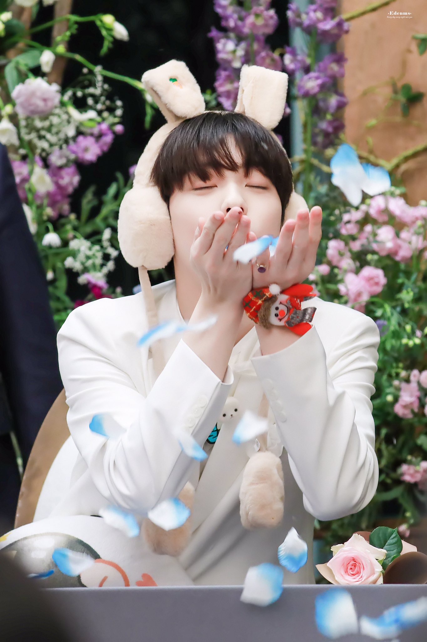 아침이라 사람이 없는 틈을 타 투바투 수빈 | 인스티즈