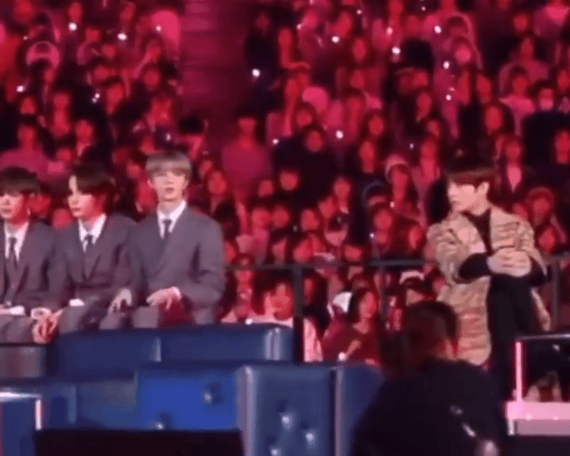 방탄 선배님의 시선을 인식한 신인 멤버 | 인스티즈