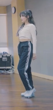 루다가 입은 이 바지 뭘까... | 인스티즈