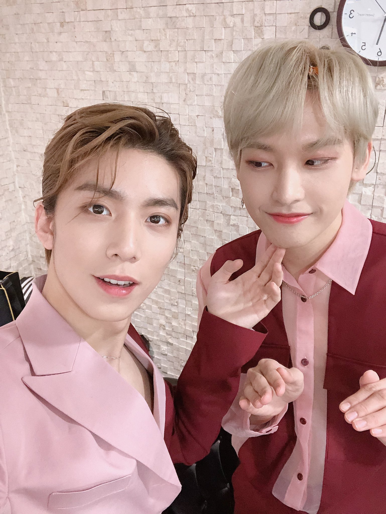 슾구들아 나 김인성 멤버들 쳐다보면서 셀카찍는거 너무 좋아 | 인스티즈