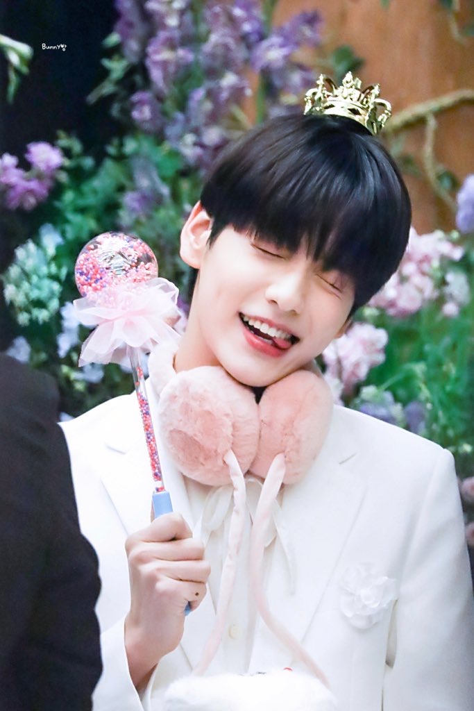 아침이라 사람이 없는 틈을 타 투바투 수빈 | 인스티즈