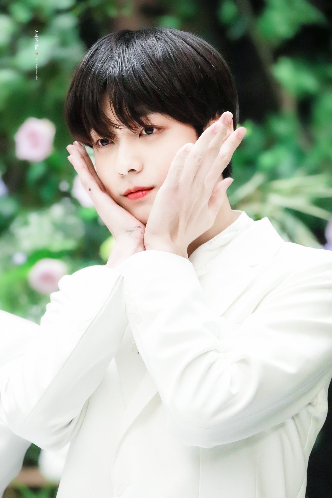 아침이라 사람이 없는 틈을 타 투바투 수빈 | 인스티즈