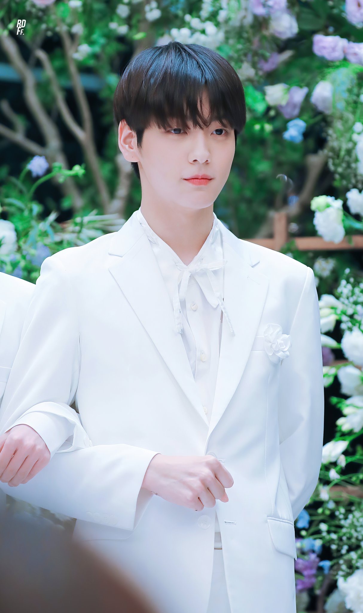 아침이라 사람이 없는 틈을 타 투바투 수빈 | 인스티즈