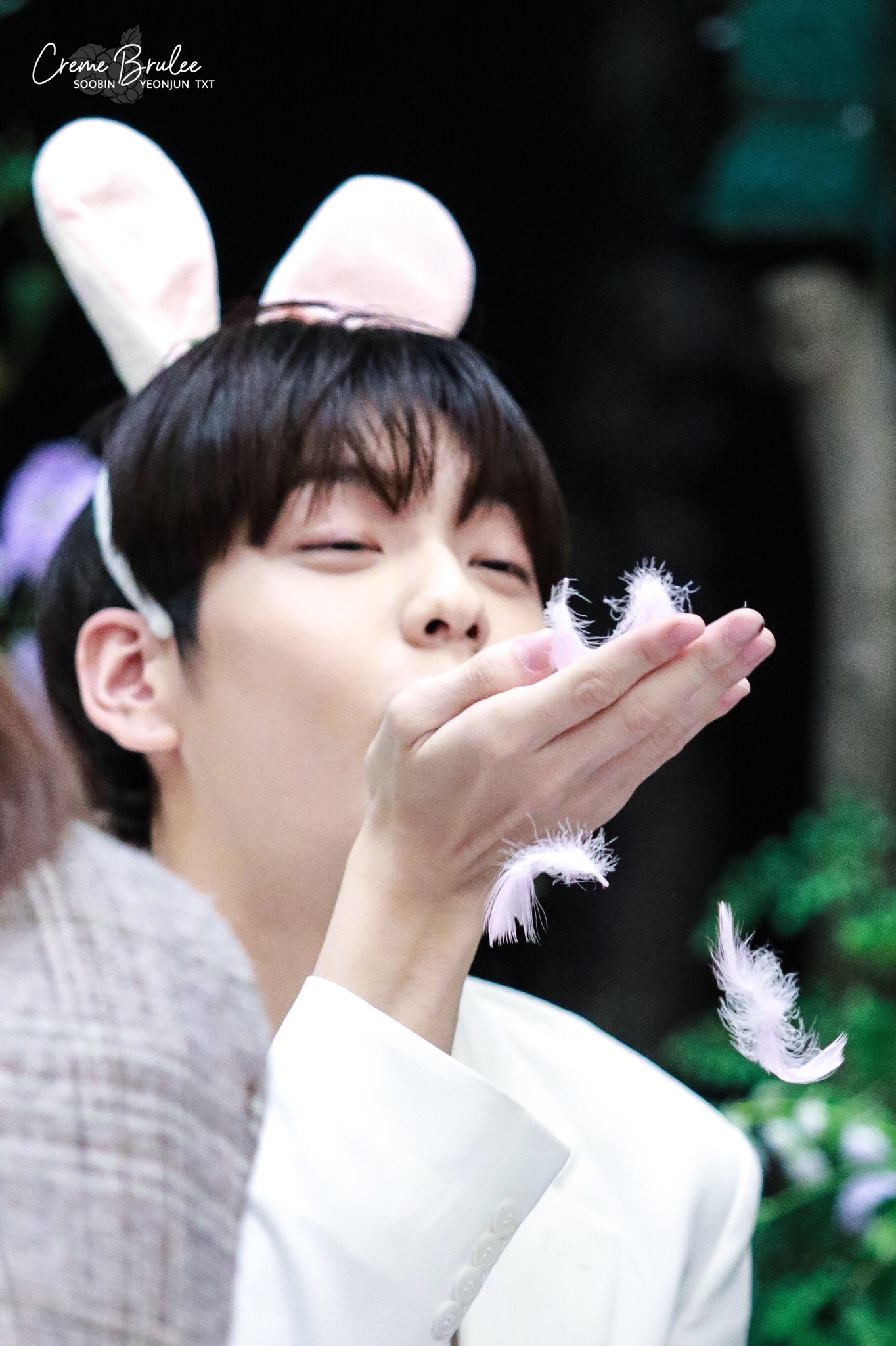 아침이라 사람이 없는 틈을 타 투바투 수빈 | 인스티즈