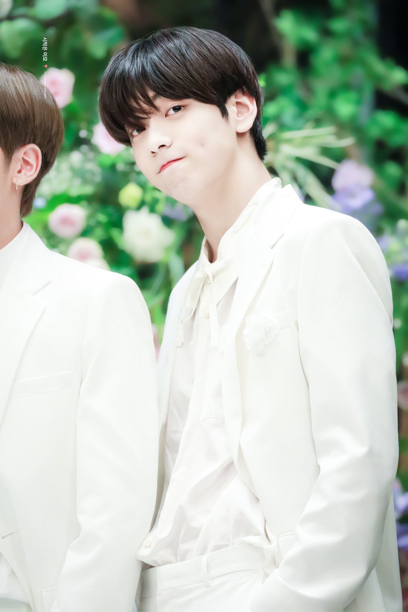 아침이라 사람이 없는 틈을 타 투바투 수빈 | 인스티즈