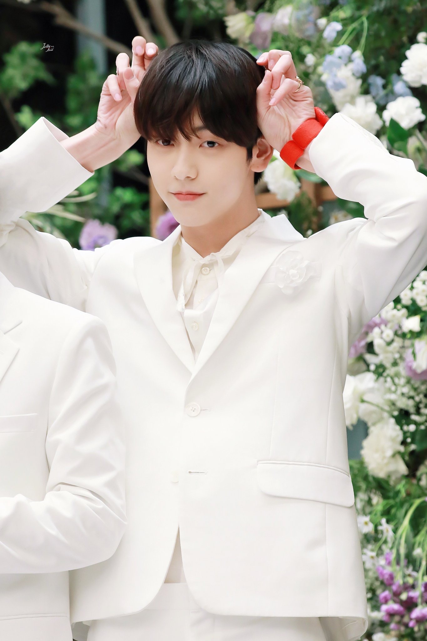 아침이라 사람이 없는 틈을 타 투바투 수빈 | 인스티즈